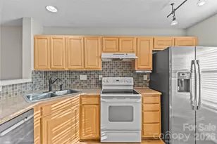 10923 Holly Ridge Blvd, Charlotte, NC 28216 - Photo 8