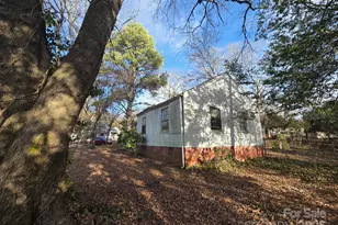 735 Seldon Dr, Charlotte, NC 28216 - Photo 2