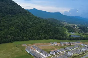 135 Wildbrook Dr, Waynesville, NC 28785 - Photo 2