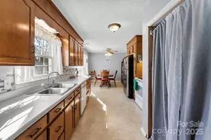 2318 Cricket Ln, Gastonia, NC 28052 - Photo 4