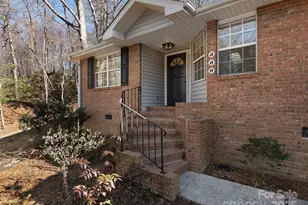 309 Derby Ln, Hendersonville, NC 28739 - Photo 4