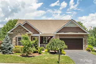 31 Headwater Dr, Hendersonville, NC 28739 - Photo 2