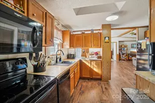 204 Cranbrook Cir, Hendersonville, NC 28792 - Photo 16