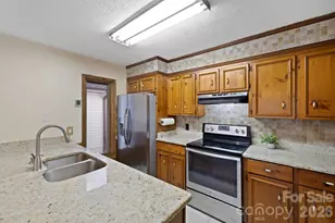 40 Country Bear Ln, Flat Rock, NC 28731 - Photo 8