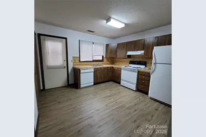 728 10th Street Boulevard NW, Hickory, NC 28601 - Photo 4