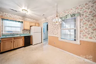 5509 Viewmont Dr, Charlotte, NC 28215 - Photo 10