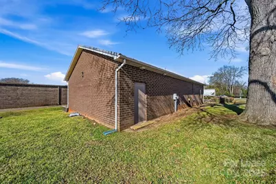 615 Main Avenue SW, Hickory, NC 28602 - Photo 24