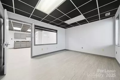615 Main Avenue SW, Hickory, NC 28602 - Photo 16