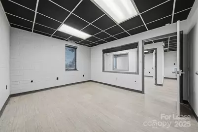 615 Main Avenue SW, Hickory, NC 28602 - Photo 6