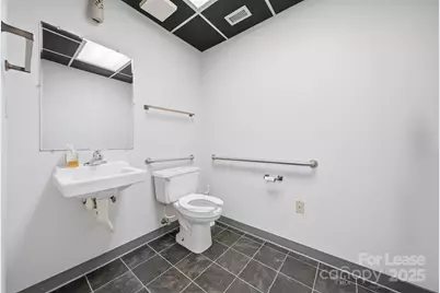 615 Main Avenue SW, Hickory, NC 28602 - Photo 22