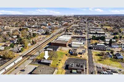 615 Main Avenue SW, Hickory, NC 28602 - Photo 2