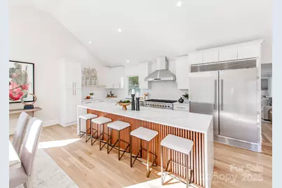 2801 Huntingtowne Farms Lane, Charlotte, NC 28210 - Photo 2