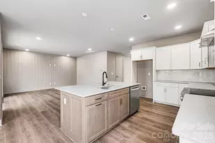 2418 Crestview Dr, Charlotte, NC 28216 - Photo 16