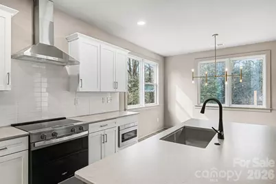 2418 Crestview Drive, Charlotte, NC 28216 - Photo 2