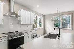 2418 Crestview Dr, Charlotte, NC 28216 - Photo 2