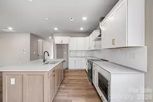 2418 Crestview Dr, Charlotte, NC 28216 - Photo 14