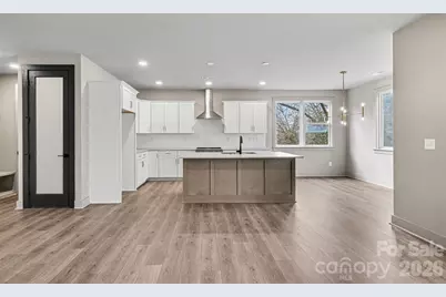 2418 Crestview Drive, Charlotte, NC 28216 - Photo 8