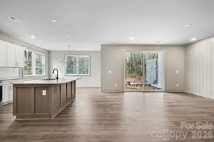 2418 Crestview Dr, Charlotte, NC 28216 - Photo 8