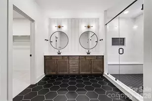 2416 Crestview Dr, Charlotte, NC 28216 - Photo 4