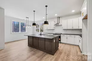 2416 Crestview Dr, Charlotte, NC 28216 - Photo 12