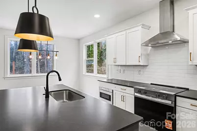 2416 Crestview Drive, Charlotte, NC 28216 - Photo 2