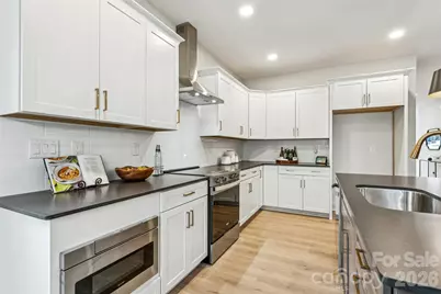 2412 Crestview Drive, Charlotte, NC 28216 - Photo 16