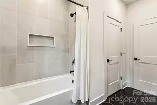 2408 Crestview Dr, Charlotte, NC 28216 - Photo 36