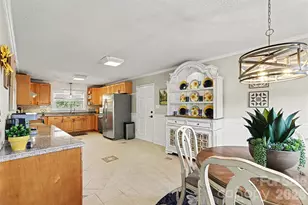 5401 W Sugar Creek Rd, Charlotte, NC 28269 - Photo 8