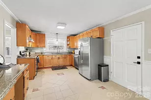 5401 W Sugar Creek Rd, Charlotte, NC 28269 - Photo 10