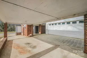 133 S Caldwell Ave, Newton, NC 28658 - Photo 42