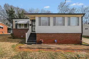 133 S Caldwell Ave, Newton, NC 28658 - Photo 2