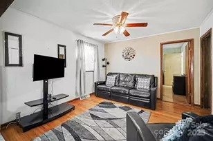 133 S Caldwell Ave, Newton, NC 28658 - Photo 8