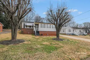 133 S Caldwell Ave, Newton, NC 28658 - Photo 4