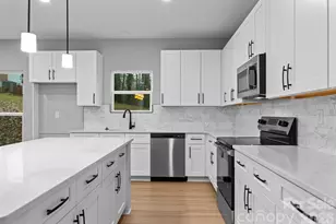 8823 Dogwood Dr, Charlotte, NC 28215 - Photo 6