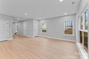 8823 Dogwood Dr, Charlotte, NC 28215 - Photo 12