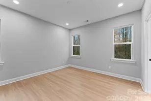 8823 Dogwood Dr, Charlotte, NC 28215 - Photo 16