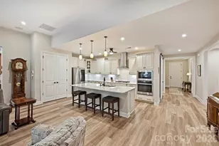 9610 Cresswind Blvd, Charlotte, NC 28215 - Photo 8