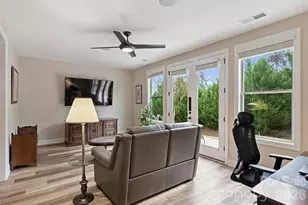 9610 Cresswind Blvd, Charlotte, NC 28215 - Photo 22