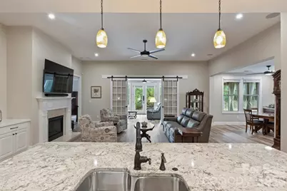 9610 Cresswind Boulevard, Charlotte, NC 28215 - Photo 12