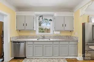 318 N Academy St, Mooresville, NC 28115 - Photo 14