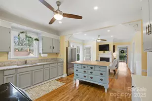 318 N Academy St, Mooresville, NC 28115 - Photo 4