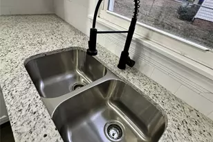 1011 Hull St, Statesville, NC 28677 - Photo 6