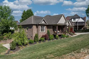 402 Golfview Ct SE, Lenoir, NC 28645 - Photo 2