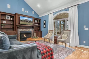 402 Golfview Ct SE, Lenoir, NC 28645 - Photo 6