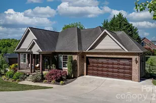 402 Golfview Ct SE, Lenoir, NC 28645 - Photo 4