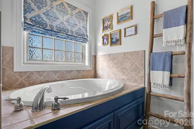 402 Golfview Court SE, Lenoir, NC 28645 - Photo 16