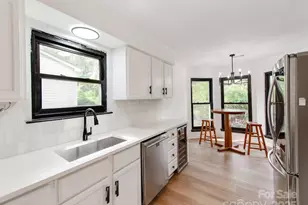 9026 Louvaine Dr, Charlotte, NC 28227 - Photo 6