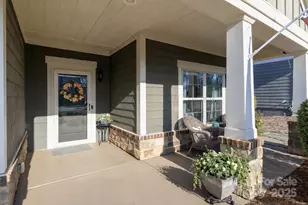 2206 Lincolnshire Ln, Waxhaw, NC 28173 - Photo 2