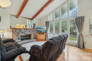 19 Hickory Ct Ln, Hendersonville, NC 28792 - Photo 8