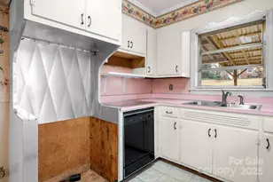 1177 2nd St Pl SE, Hickory, NC 28602 - Photo 6